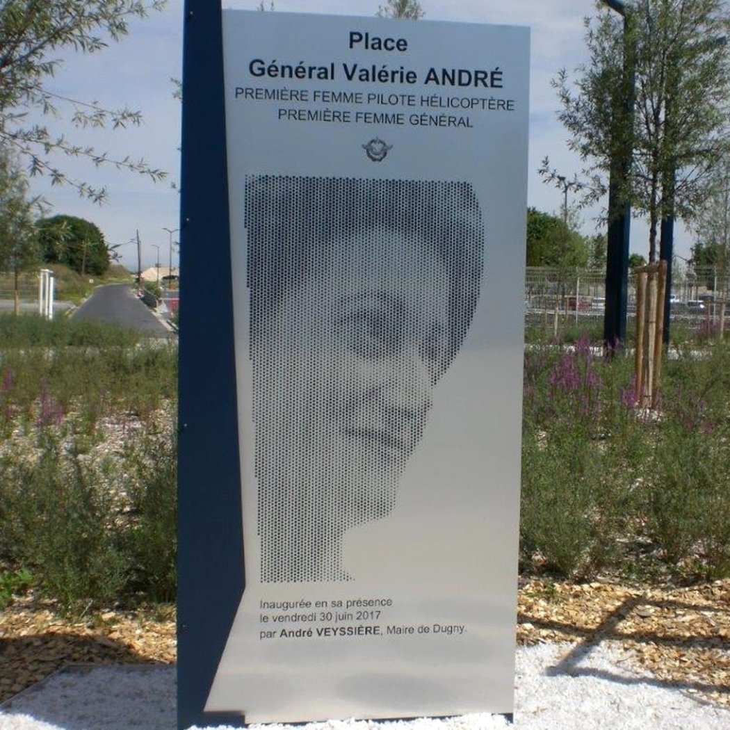 Place Général-Valérie-André de Dugny 1